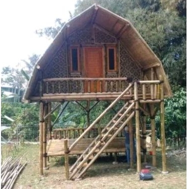 saung bambu lumbung tingkat