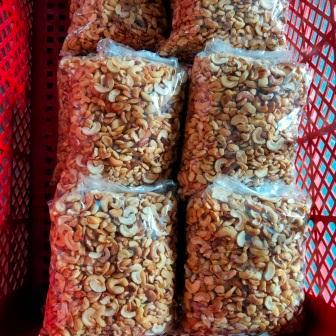 

Kacang Mete Patahan Mentah 1kg