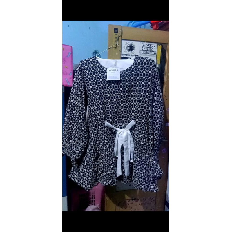 Yura blouse ready by vanilla hijab