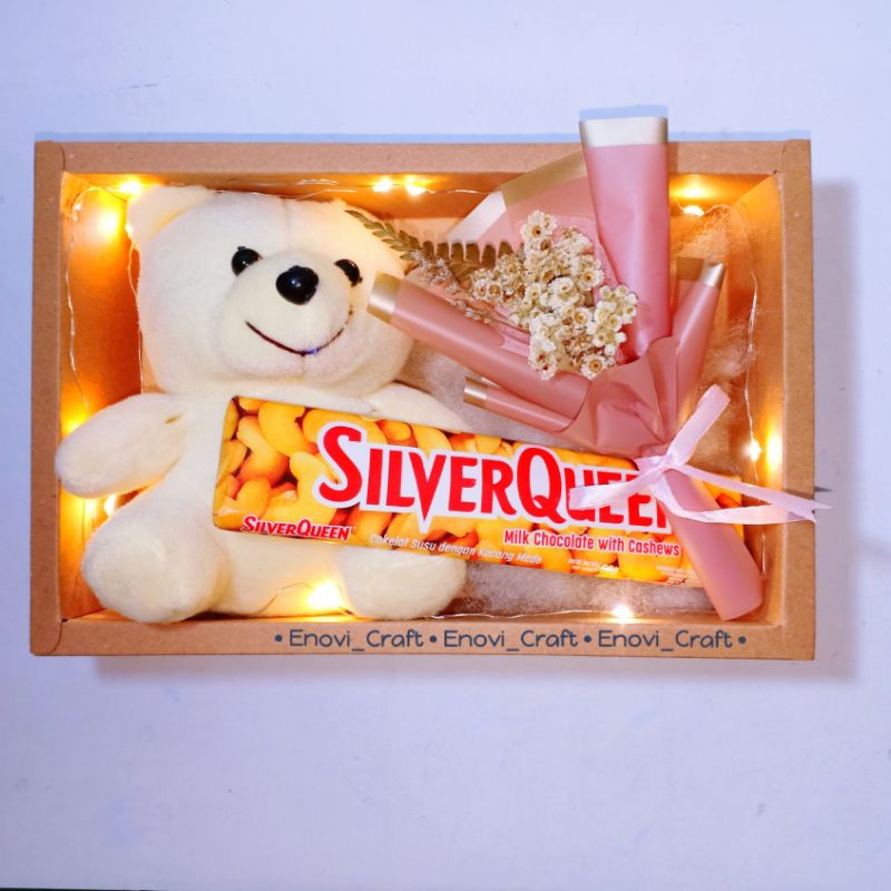 Gift Box Graduation Hampers box Valentine Anniversary cewek cowok wisuda kado ulang tahun beruang coklat silverqueen buket bunga
