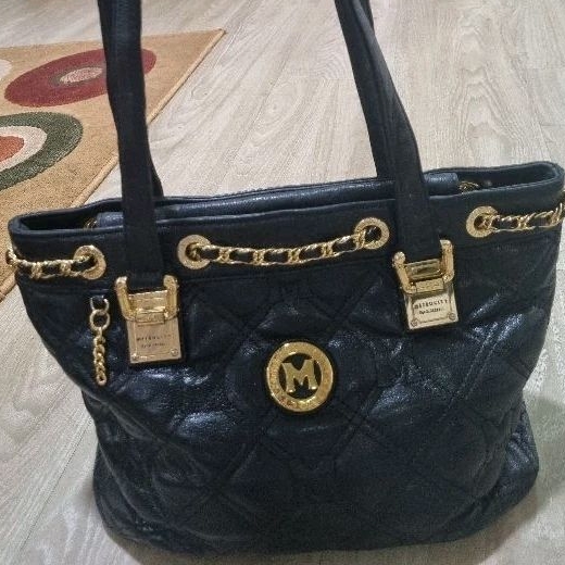 tote metrocity hitam