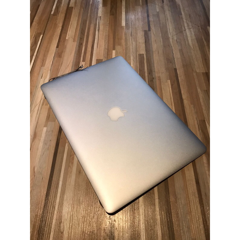 layar macbook 15 inch