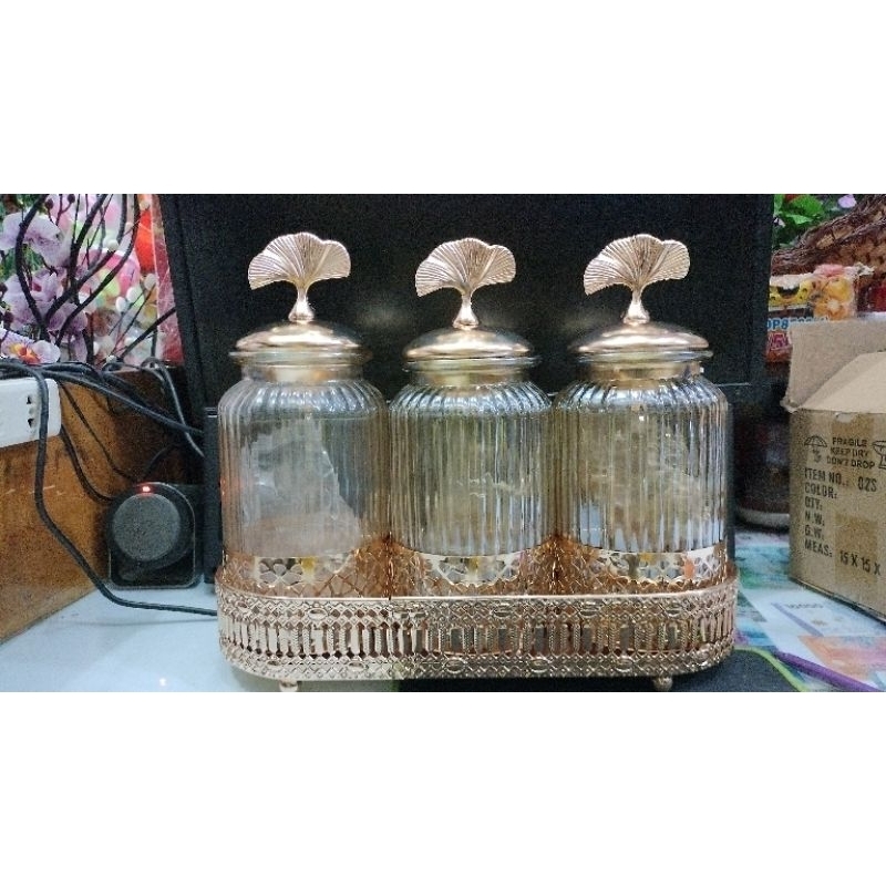 toples kue kaca satu set sama tempat nya