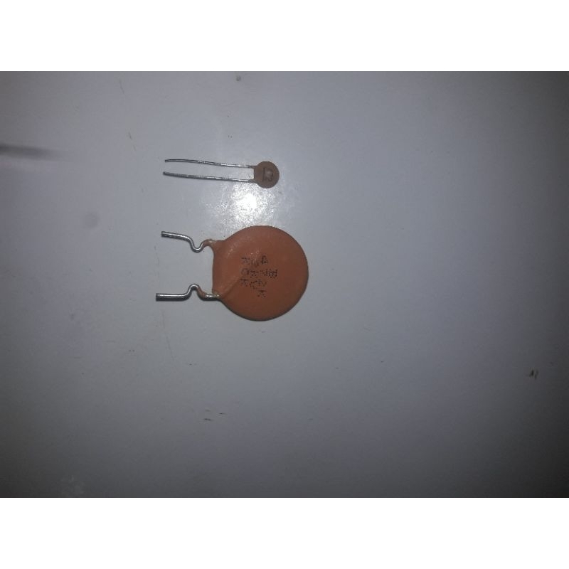 kapasitor 472k 2 buah