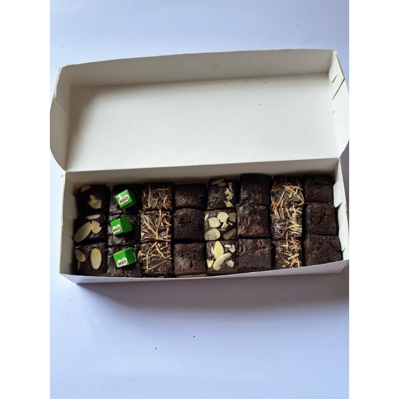 

brownies kue panggang fudgy 10x24 cm isi 24 pcs homemade by rinsbaked