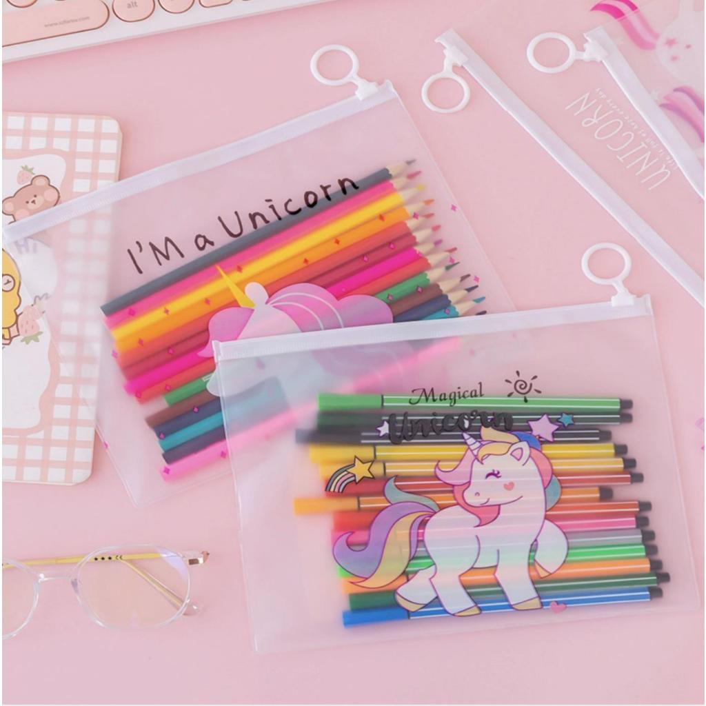 

Tempat Pensil / Tas Pounch Kosmetik Transparan Pencil Motif Karakter Unicorn Impor