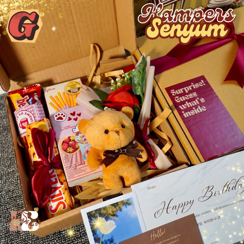 Hampers Snack Box Jajan Cokelat Kado Ulang Tahun Wisuda Hadiah Pacar Gift Box Buket Premium Spesial Skripsi Sempro Valentine Hari Guru Hari Ibu Anniversary Cewek Cowok Set Kado Murah Meriah Unik Bermanfaat Berkasih Kado Senyum