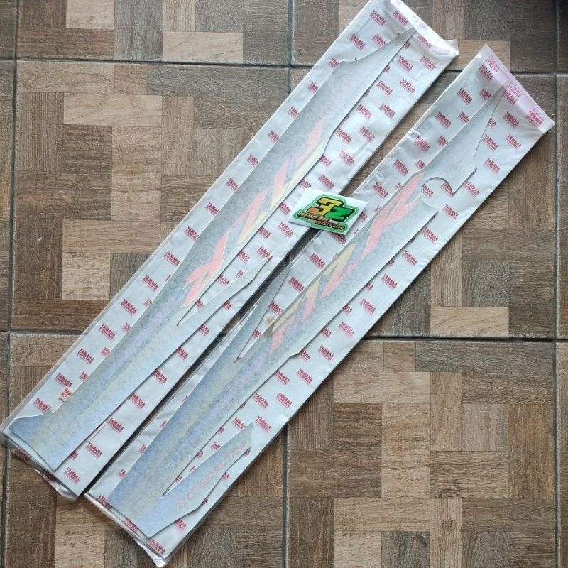 Striping stiker graphic body bodi kiri kanan f1zr fizr 4WH hitam silver lavender 2003 original ygp n