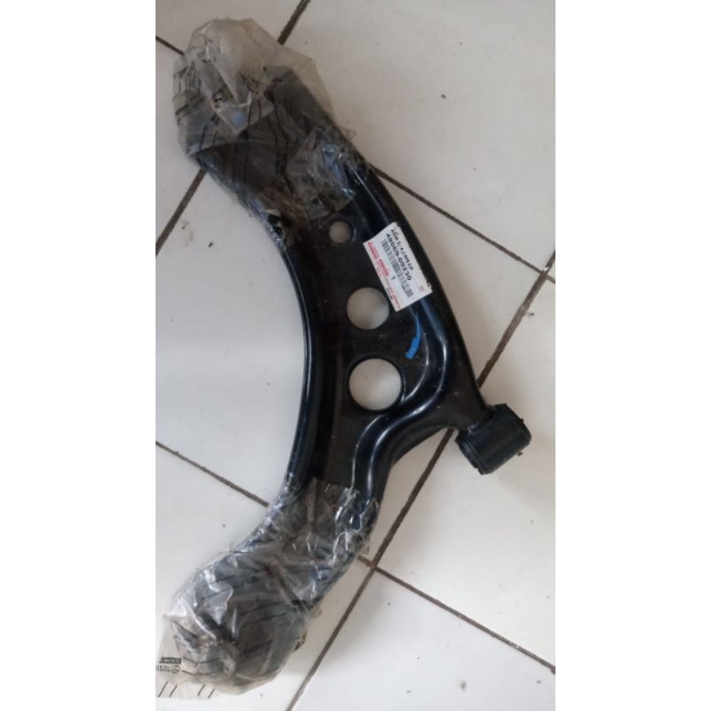 48069-09230_lower_arm_kiri_yaris/vios_