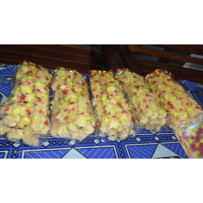

kue cipiran/akar kelapa