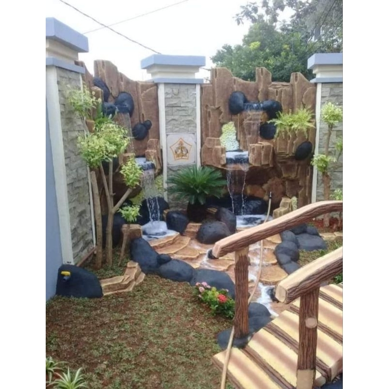 Taman kolam koi relief tebing