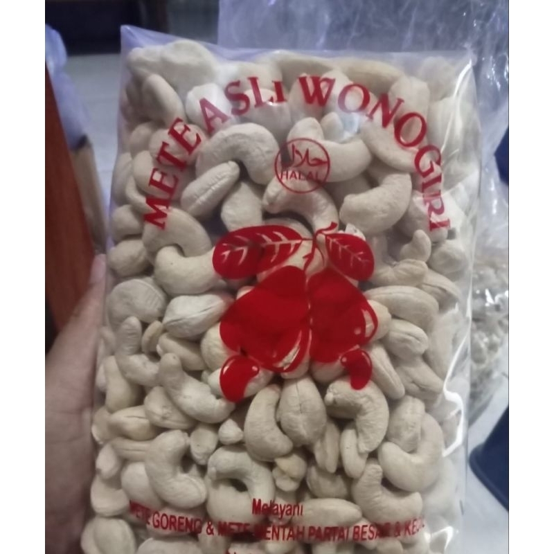 

KACANG METE SUPER/KACANG MEDE SUPER MENTAH (ASLI DARI WONOGIRI)