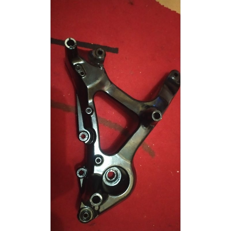 SWING AREM XMAX 250 ORIGINAL YAMAHA B74-F2100-00 bekas original