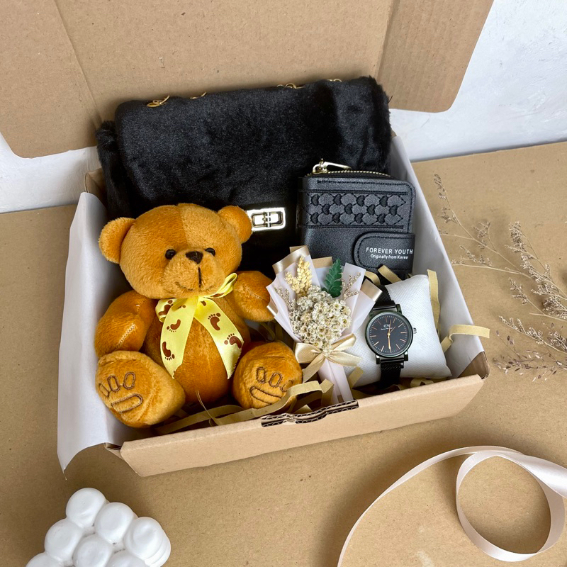 

Hampers Gift Set Black / Kado Ulang Tahun Cewek / Hampers Murah