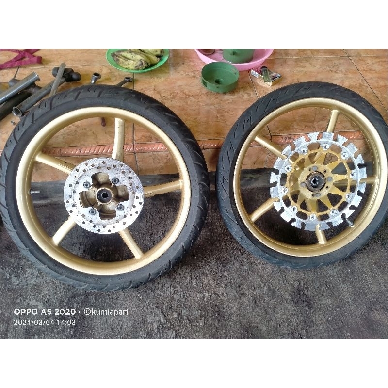 pelk v-rossi copy rcb seken like new pnp cb150r cbr150r  tiger revo