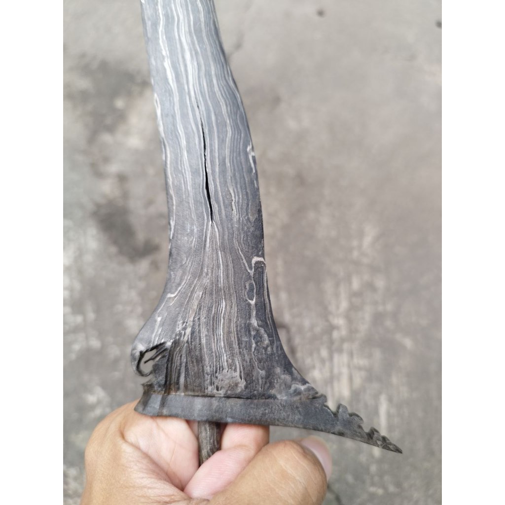 Keris Jangkung Pamengkang Jagad pamor Junjung Drajat