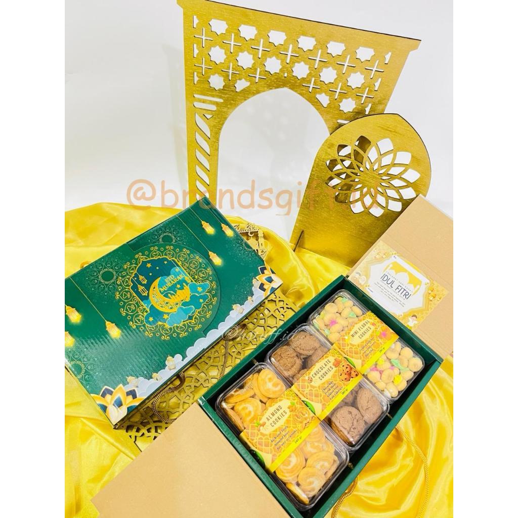 

Terbaru Hampers Semi Hardbox Lebaran Idul Fitri / 100% Halal Mui Parcel Snack & Cookies Lebaran