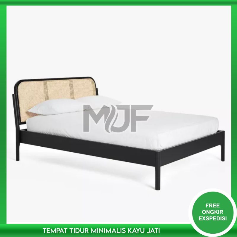 Dipan tempat tidur minimalis kayu jati headboard rotan
