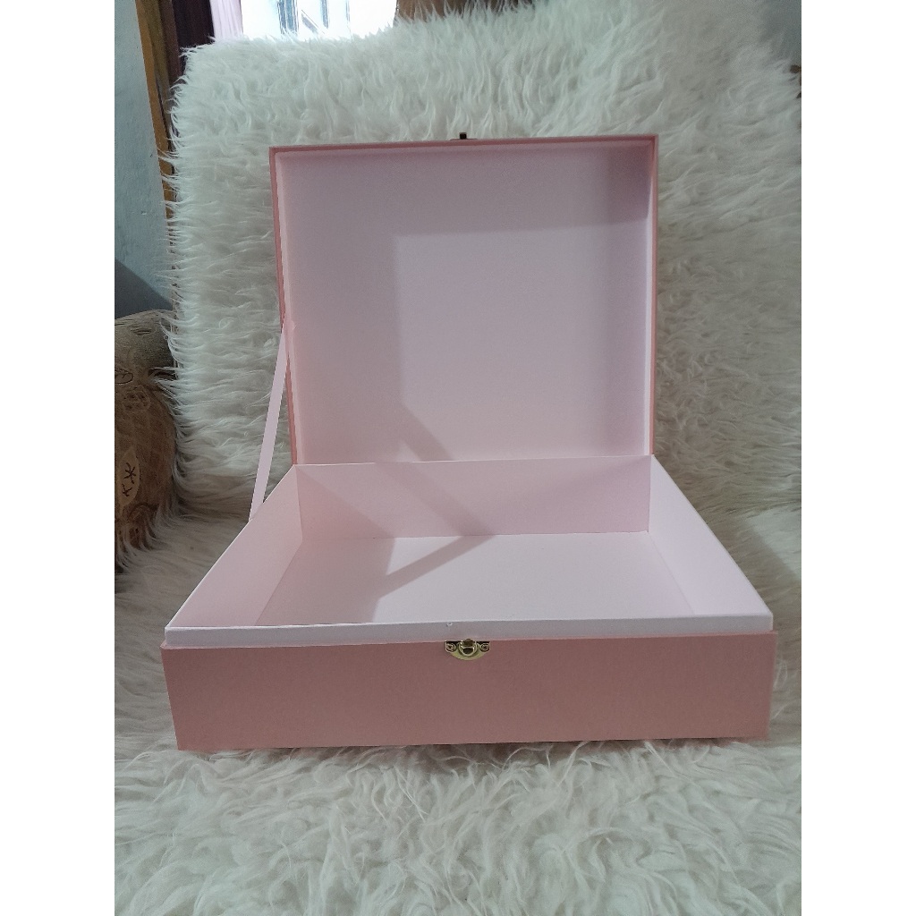 

Box Kotak Berkunci uk 40x40x17, Gift Box Kotak variasi kunci / Kotak Kado Hadiah / Hadiah Kotak Kado / Box Hampers Hardbox murah / Hardbox
