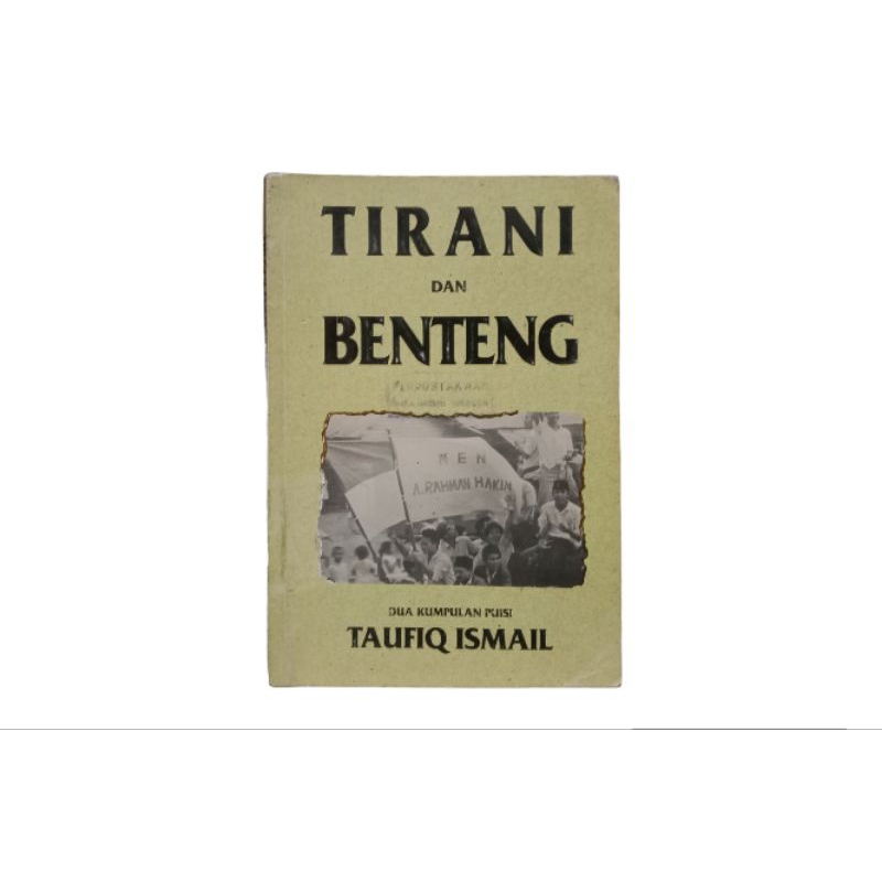 Tirani Dan Benteng karya Taufiq Ismail (dua kumpulan puisi)