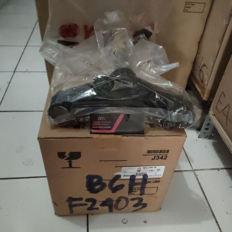 SEGITIGA NEW NMAX B6H F2403 T FORK NEW NMAX 2021 ORISINIL YAMAHA