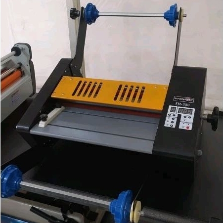 

Mesin Alat Laminasi Panas Dingin Roll Besar Jumbo 380mm Laminator 38cm FM-380 High Press Innovatec Laminating Machine Double Side FM380