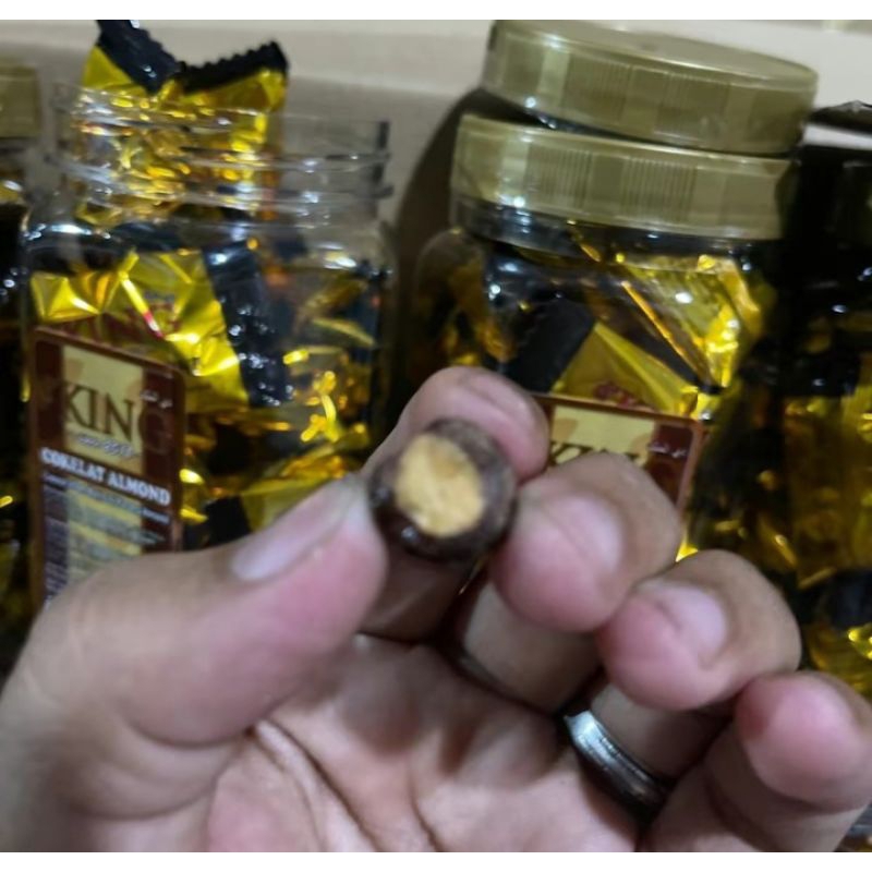 

Coklat Almond isi 4 toples