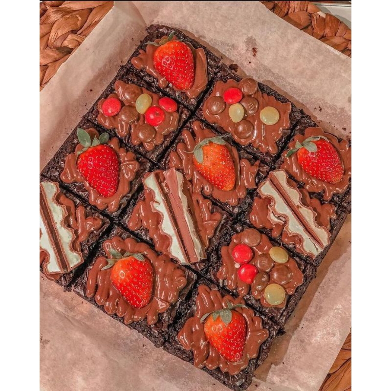 

Brokies-brownies strawberry/Brownies Fudgy / Fudge Sliced (20x20 cm) Brownies Sekat Panggang Coklat/hampers lebaran