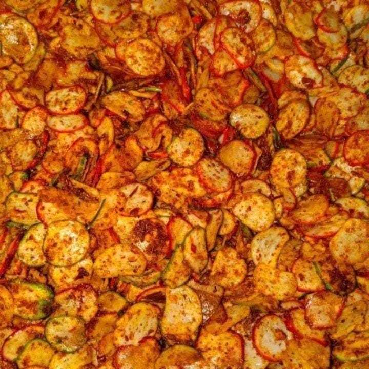 

Seblak kerupuk Bawang 500gram pedasgurih daun jeruk/original gurih daun jeruk