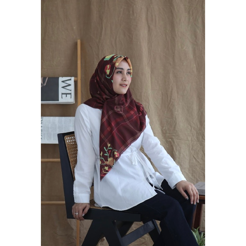Massannang Series - Scarf Lontara Lagosi Maroon