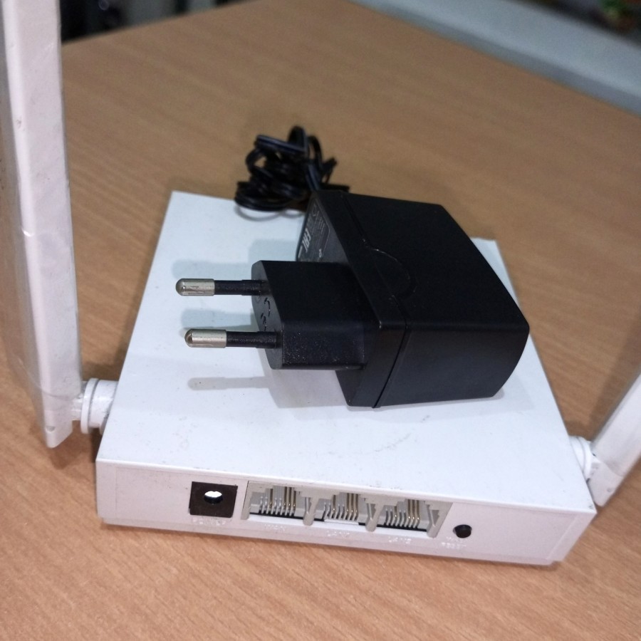 TP-LINK TL-WR820N 300Mbps WIRELESS N ROUTER TPLINK+ADAPTOR (Bekas Mulus)