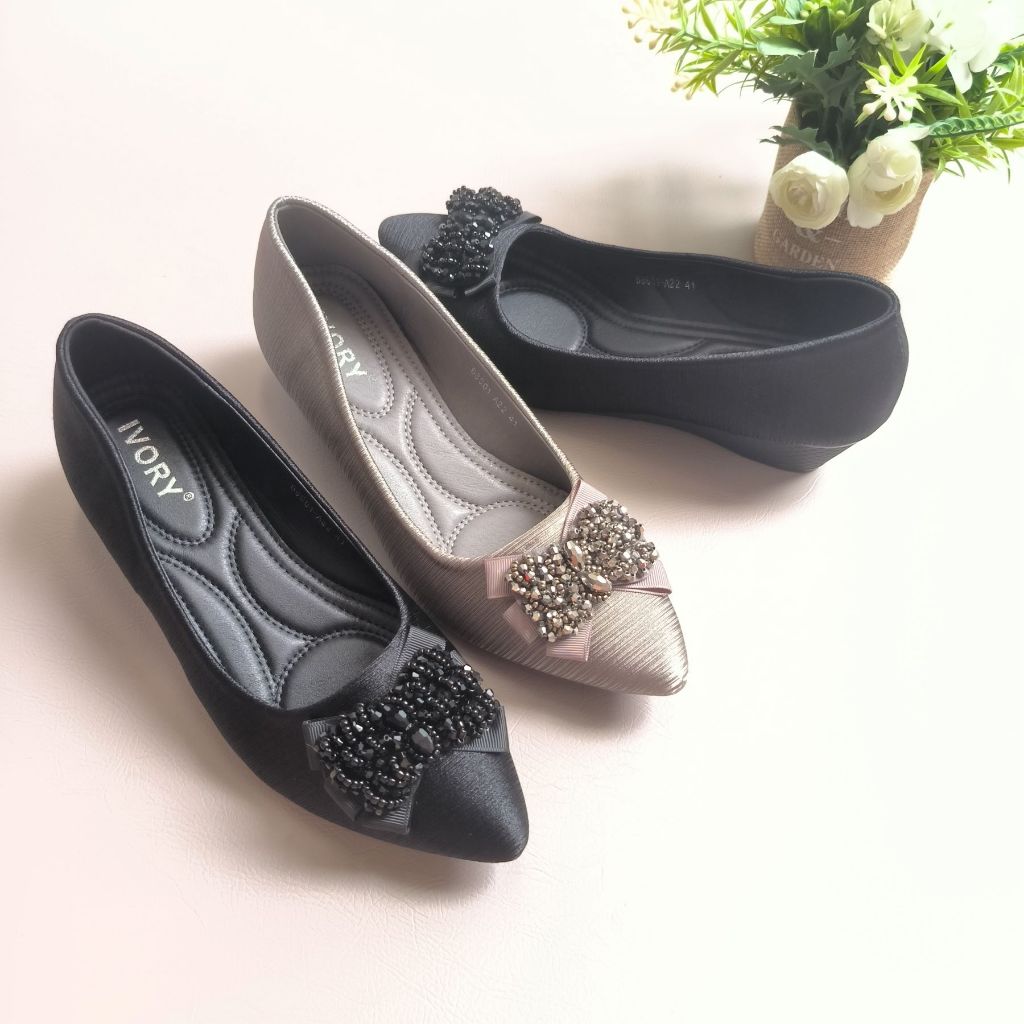 Ivory Sepatu Wanita Wedges Satin Jumbo Ukuran 41 42 43 44 B8001-A22