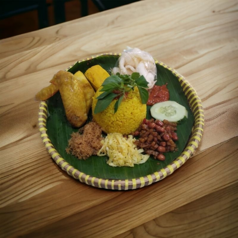 

Nasi Kuning Ayam Sayap