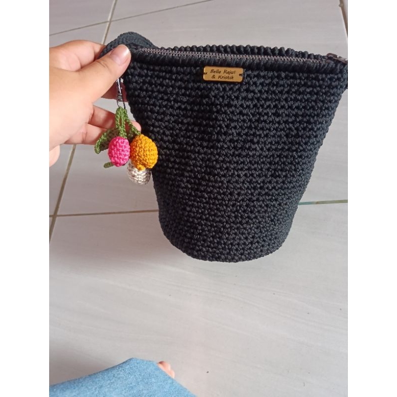 Bella Rajut Tas Selempang Alas Bulat