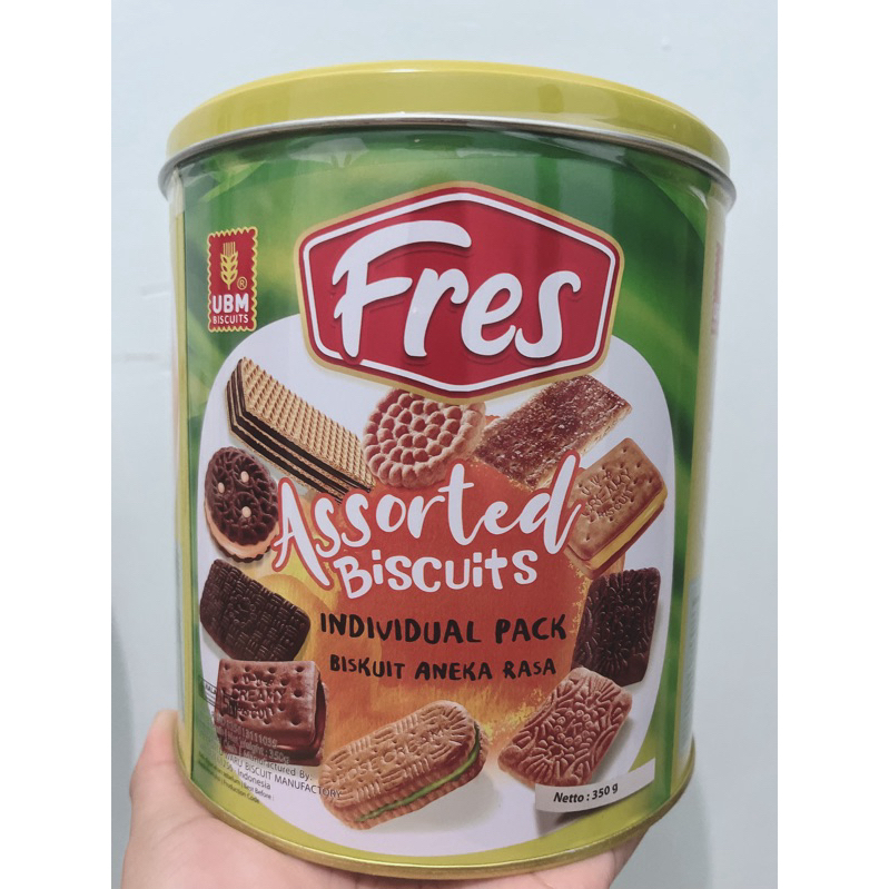 

UBM Fres Assorted Biscuit Individual Packs 350gr UBM Fres Kaleng Bulat Biskuit Kaleng Lebaran