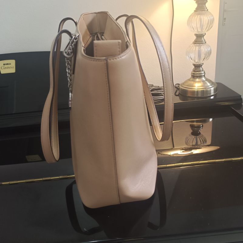 DKNY Women Bryant Medium Leather Tote Bag