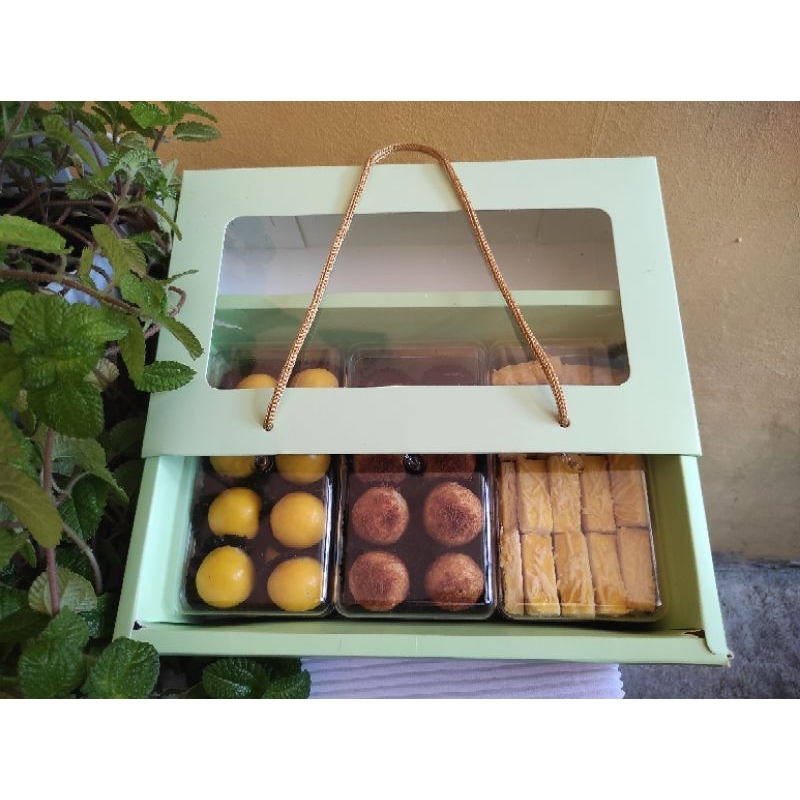 

Paket Kue kering / Hampers Box Lebaran