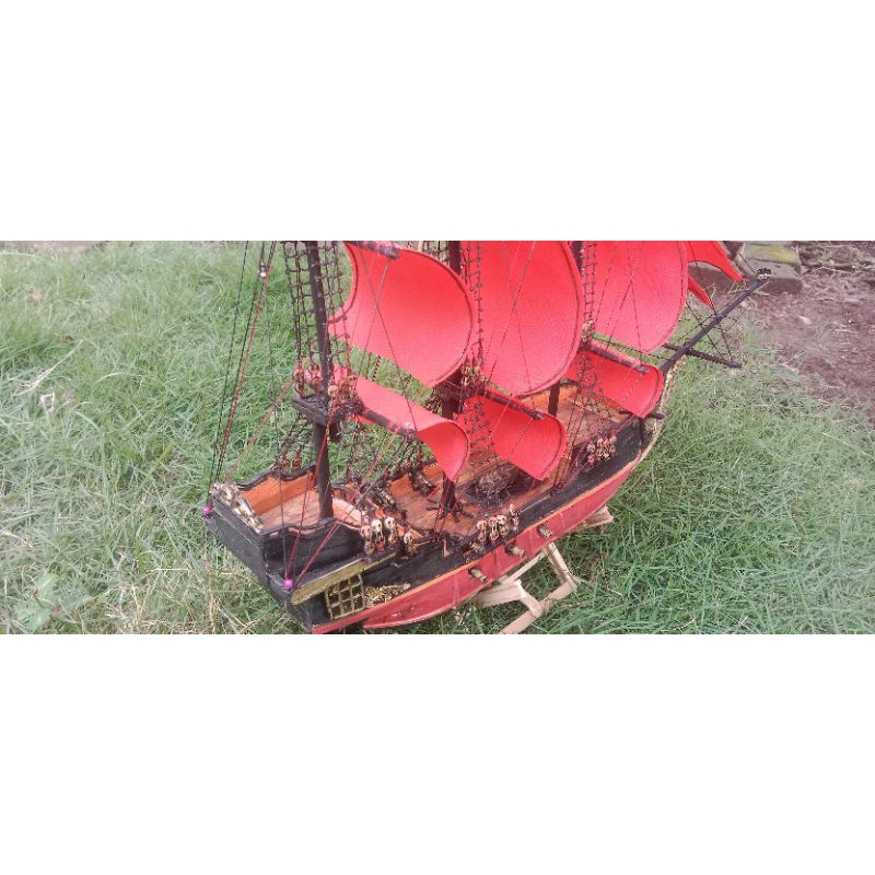 Miniatur kapal layar