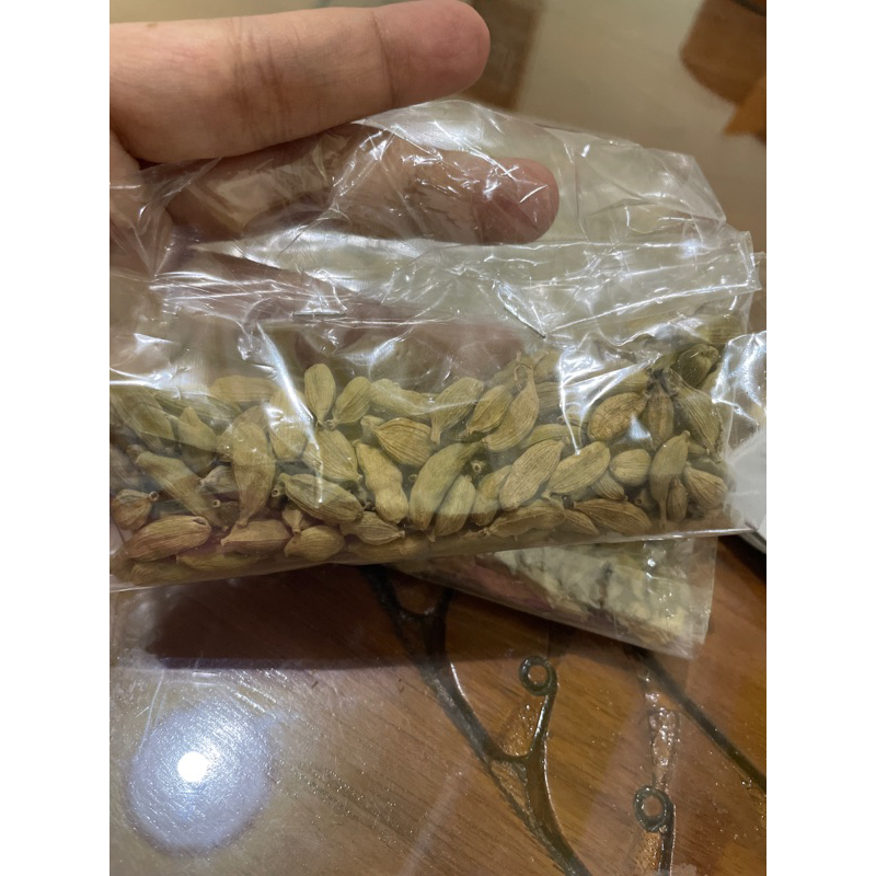 

Kapulaga Arab Asli 100 Gram 20 Gram Kemasan - Kapulaga Hijau - Kapulaga India