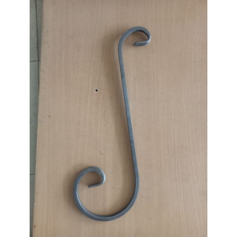 Ornamen pagar besi nako leter S ukuran 50cm