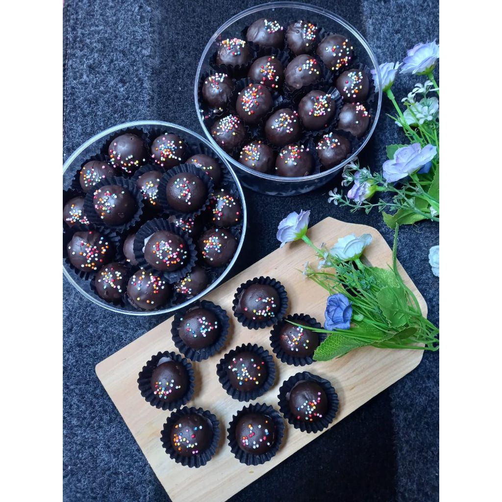 

KUE KERING LEBARAN BOLA-BOLA COKELAT