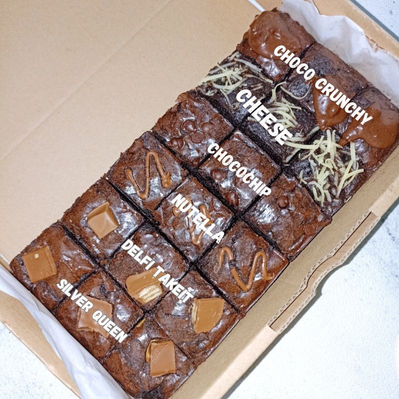 

Brownies fudgy sekat coklat premium isi 18 potong / Hampers / Hadiah / Oleholeh