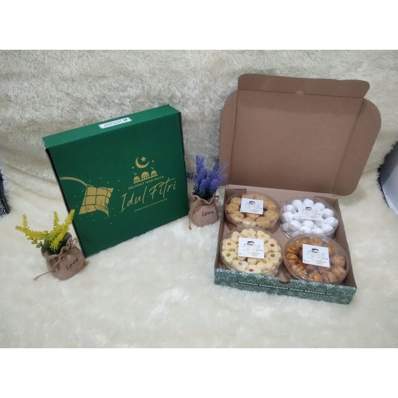 

Paket Hampers kue kering Lebaran