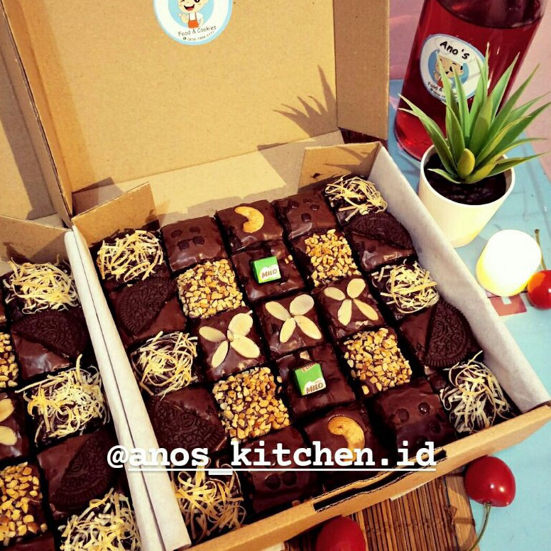 

QIS388 Ready Stok Brownies Fudgy Dark Cokelat Skat Isi 25 pcs Khusus Buat Penggila Cokelat Sejati