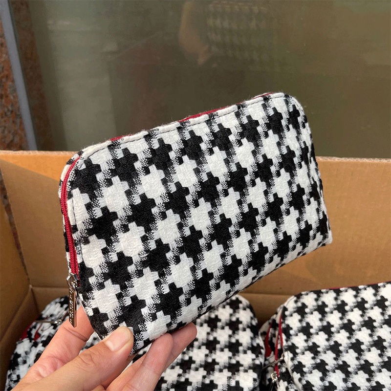 Pouch Bvlgari / Kosmetik Tas Makeup Woolen Branded /  Make Up Pouch / Travel makeup pouch 21*3*15cm 