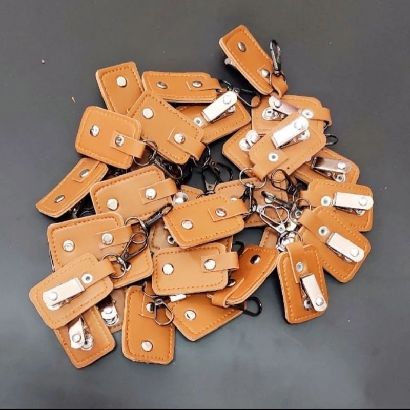 

JAPIT SAKU ID CARD LANYARD UNTUK DI PAKAI DI BAJU
