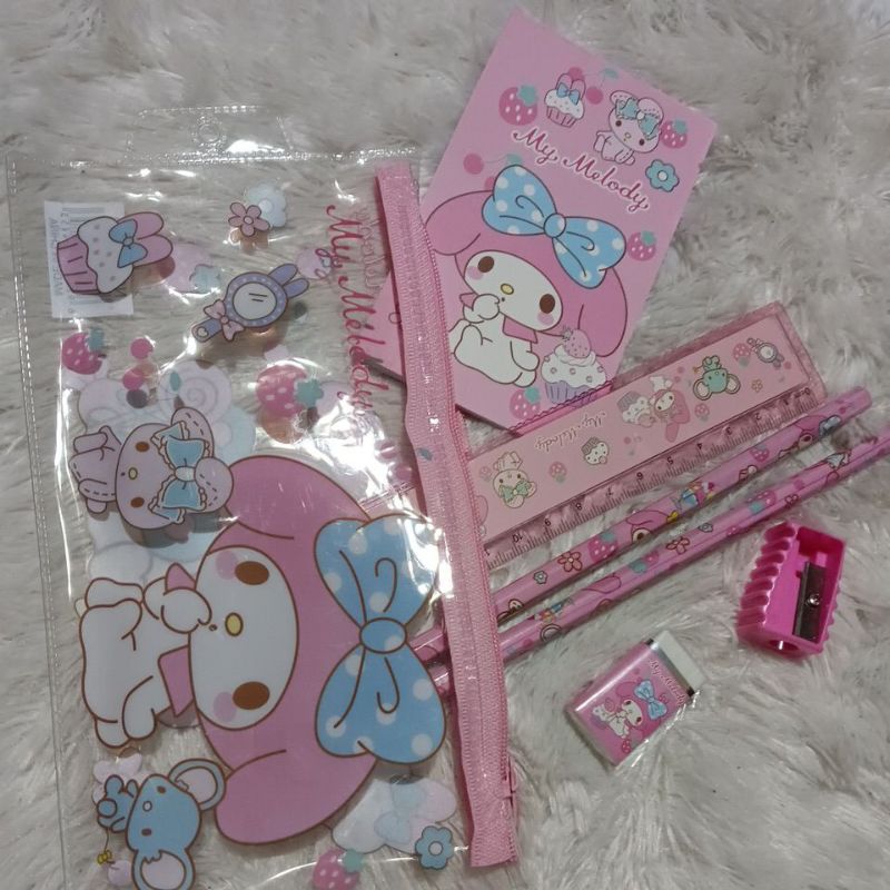 

Set Alat Tulis Sanrio Pouch