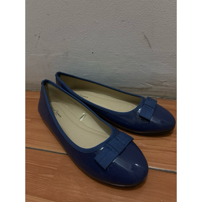 flat shoes the little things she needs