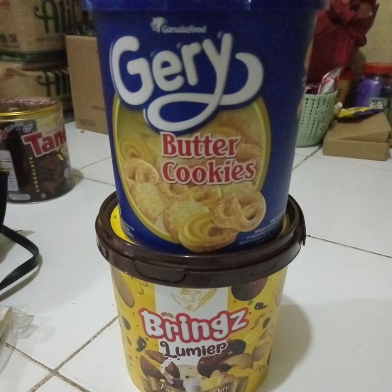 

kue kering kaleng