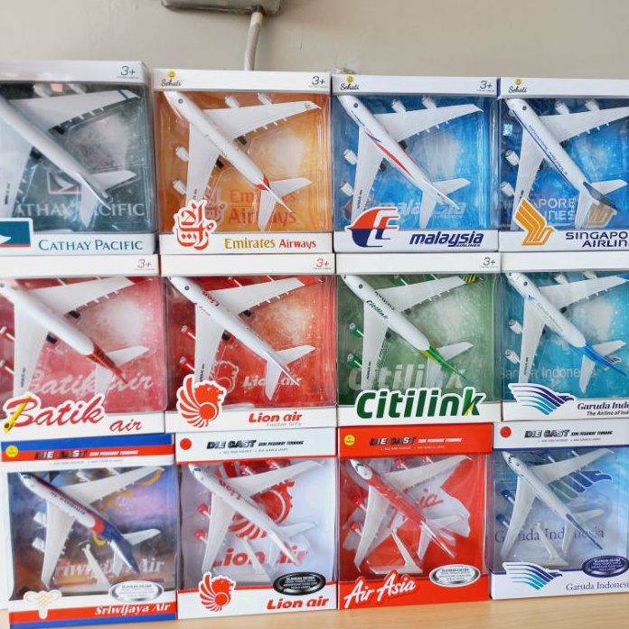 Gaya Tanpa Mahal MINIATUR PESAWAT PENERBANGAN DOMESTIK  INTERNASIONAL DIE CAST  GARUDA  AIR ASIA  LI